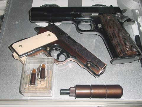 プロポーションは悪くないが一頃流行ったライター式ミニガンの様