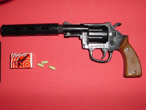 サイレンサー装着時は少し凶暴なイメージ