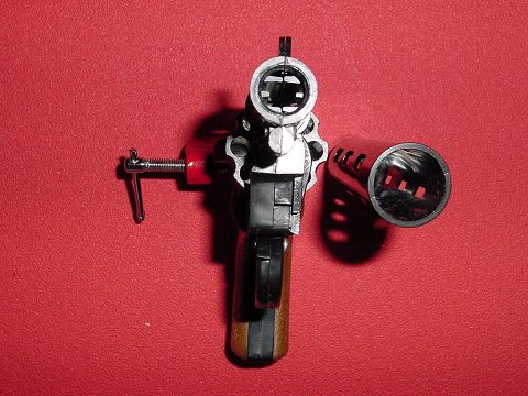 バレル内部レールガイドで命中率が向上