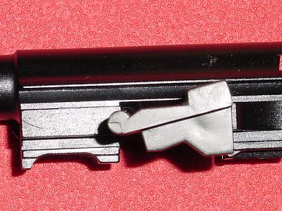 LSのブロックに合わせて前方のヒンジ部を削った