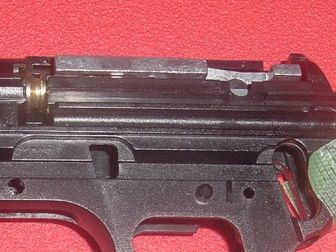 ストライカー後退状態（キャップ入りカート装弾時？）