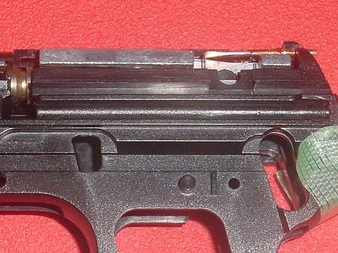 真横から。可動範囲が狭い(前後に短い)のが分かる