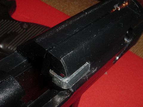 ライブの内蔵エキストラクターと干渉しないように・・・削りすぎた!?