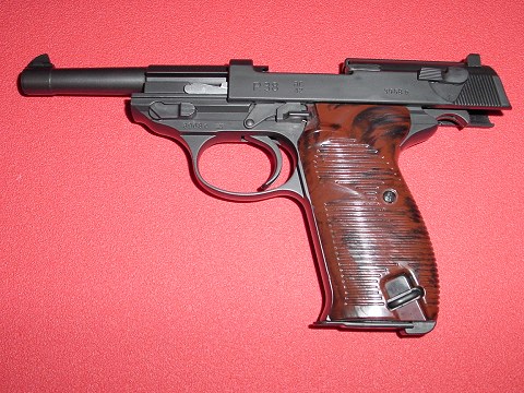 リアル形状のロッキングブロックがジュラルミン色を覗かせる