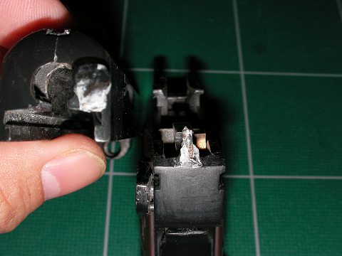 非常に丈夫そうなスチールピンが立ててある