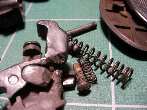 金属部品がまんべんなくサビ付いている