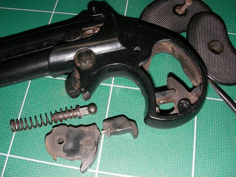 ポッキリ折れているが前所有者の方がピンを立てて直していた