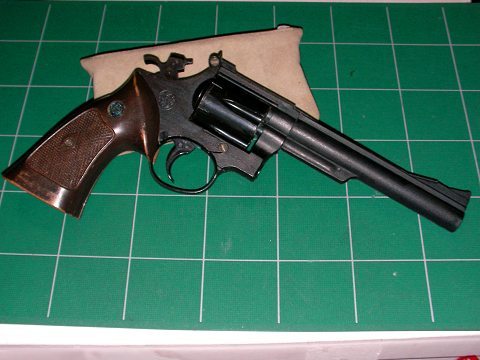 なんと！そう、この荒削りの右サイドこそLS S&Wコンバットマグナム