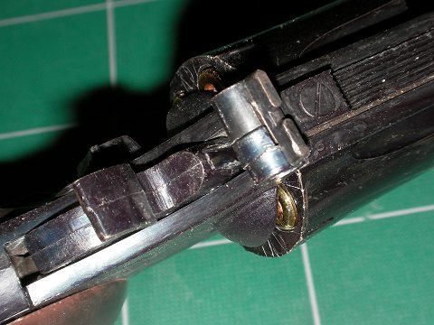 リアもターゲットサイトを模しているが調整機構は未再現