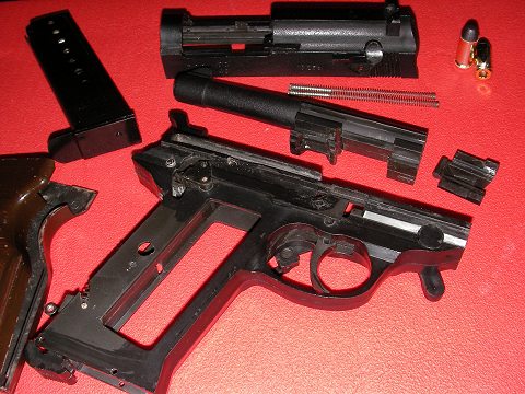 とりあえず分解した。全体の状態は各部のガタが気になる位