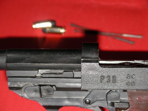 何かのモデルガンをコピーしたとは思えないオリジナルっぽいロッキングブロック