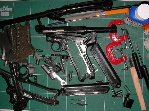 丸々2丁分だが一部損耗している部品があるのでそのままでは2丁分にならない