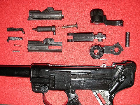 ファイアリングピン周りと実は華奢なトグルが良い