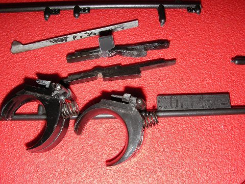 常套手段として薄い板状の部分はランナーのネームプレートからリプロする