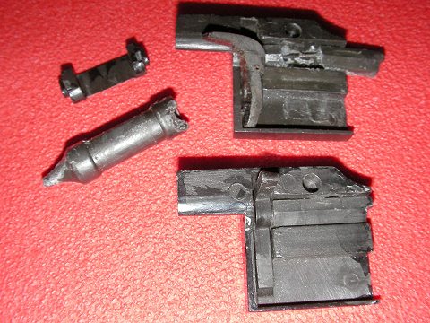 ファイアリングピンやトリガーレバーは面倒そうだ