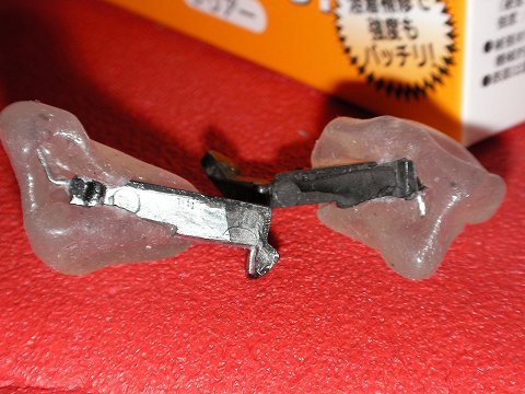 エキストラクターの破損部にはワイヤーを埋め込んで強化