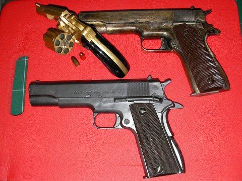 当時遊んだままのモデルガンと並べても見劣りしないのはさすがだ