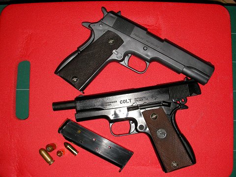 塗装違いの2モデル。共通カートの小ささが良く分かる