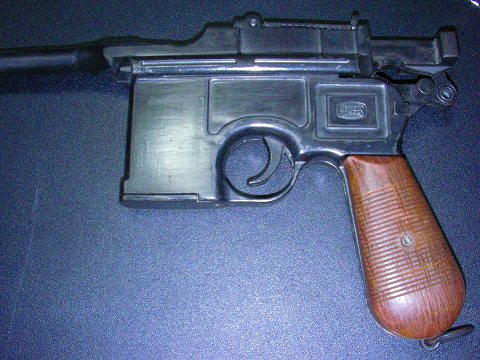 MMAUSER(C)のエンブレムがある側