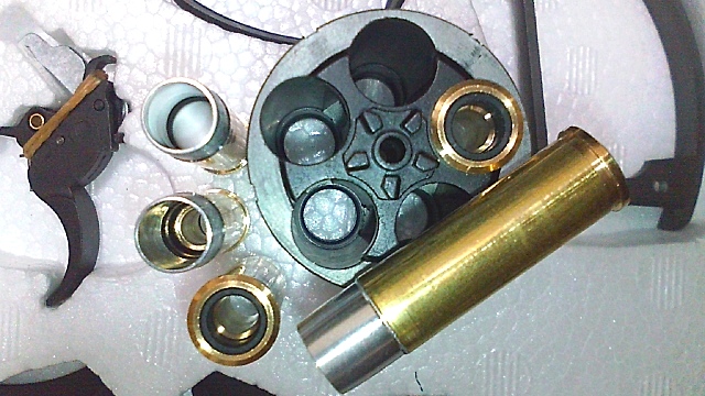 エジェクター＆ラッチでうまく隠れる