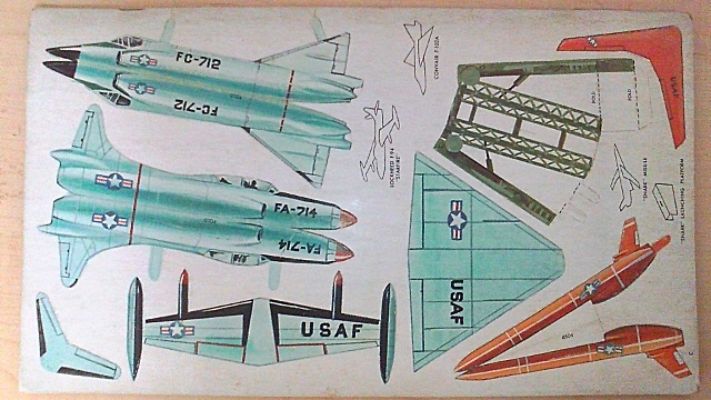 裏表紙はF-102と何？
