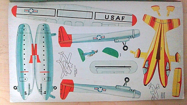 ずんぐりとした機体は何？