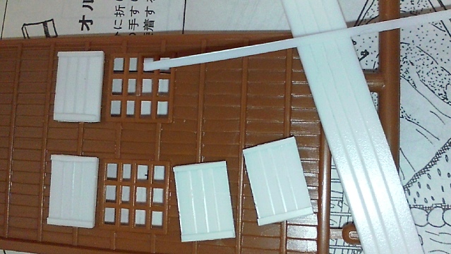 雨戸の戸袋を追加。地味。