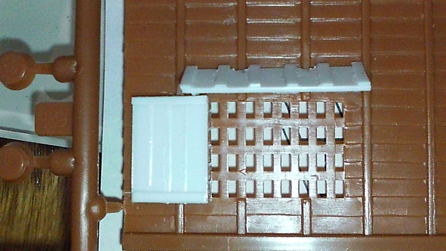 玄関横の明かり窓が寂しかったので