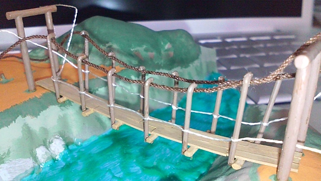 吊り橋も完成間近