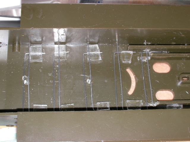 アクリル板にサスを挿す、なんちて