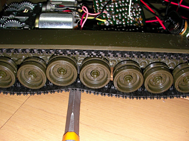 ばねが細いために作動は柔らかい