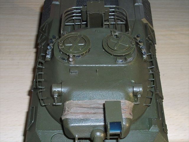 下地はオリーブドラブ一色